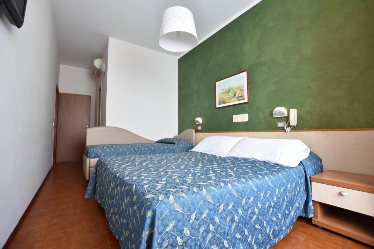 Hotel Azzurra Rimini Ngoại thất bức ảnh